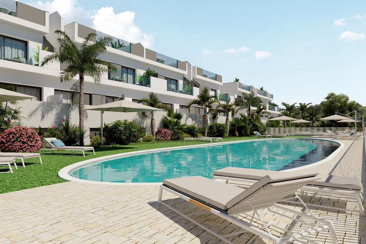2 chambre Villa/Maison Semi-Mitoyenne à vendre à Orihuela Costa avec piscine - 330 000 € (Ref: 9993495)