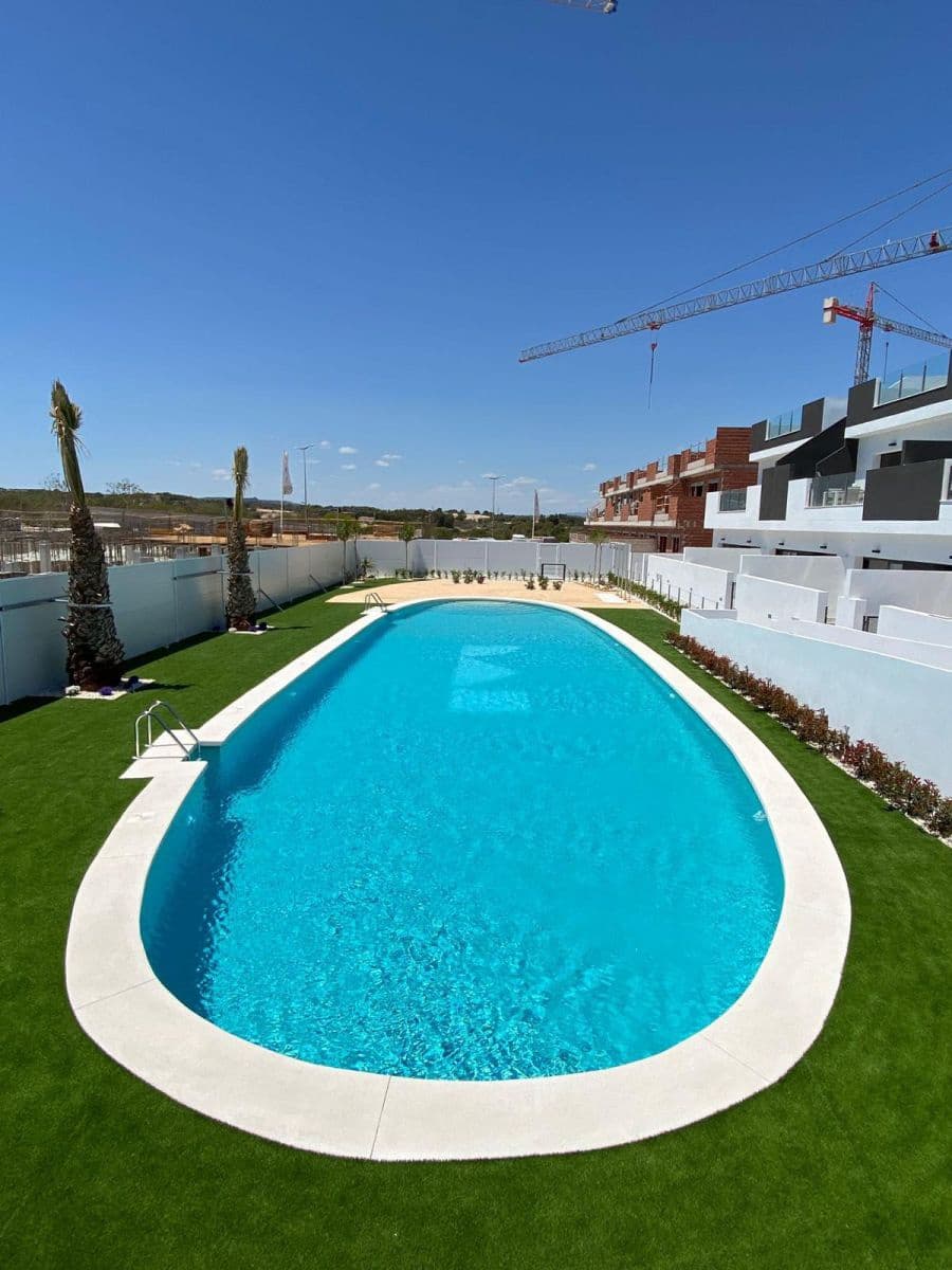 2 chambre Villa/Maison Semi-Mitoyenne à vendre à Orihuela Costa avec piscine - 330 000 € (Ref: 9993495)