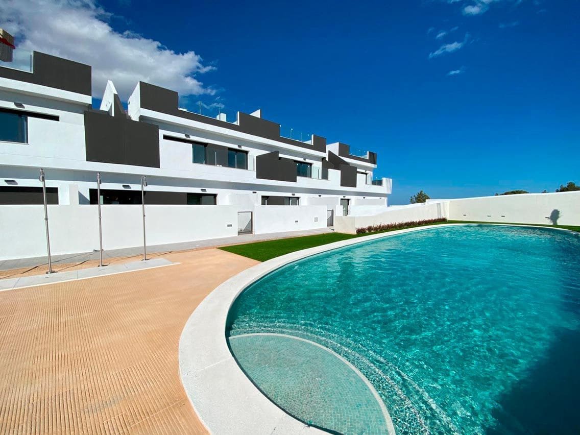 2 chambre Villa/Maison Semi-Mitoyenne à vendre à Orihuela Costa avec piscine - 330 000 € (Ref: 9993495)