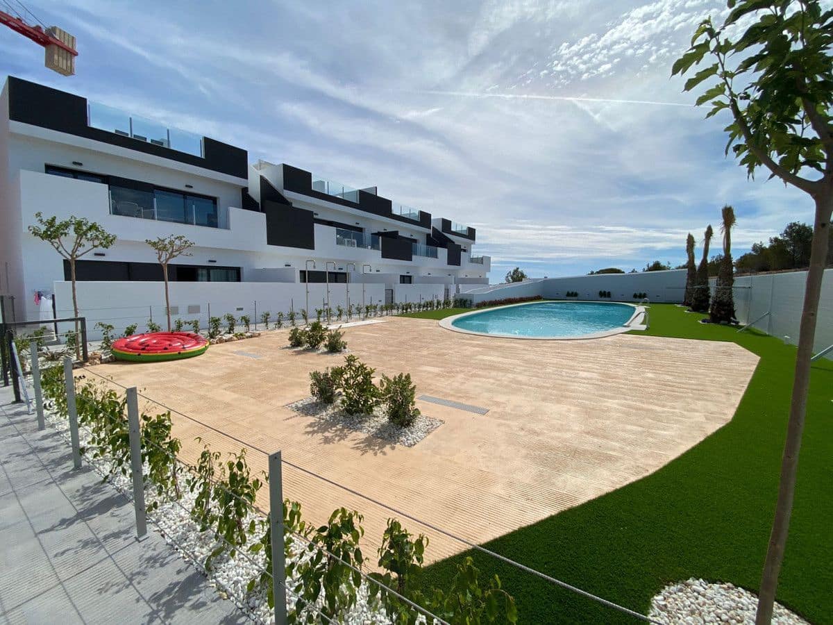 2 chambre Villa/Maison Semi-Mitoyenne à vendre à Orihuela Costa avec piscine - 330 000 € (Ref: 9993495)