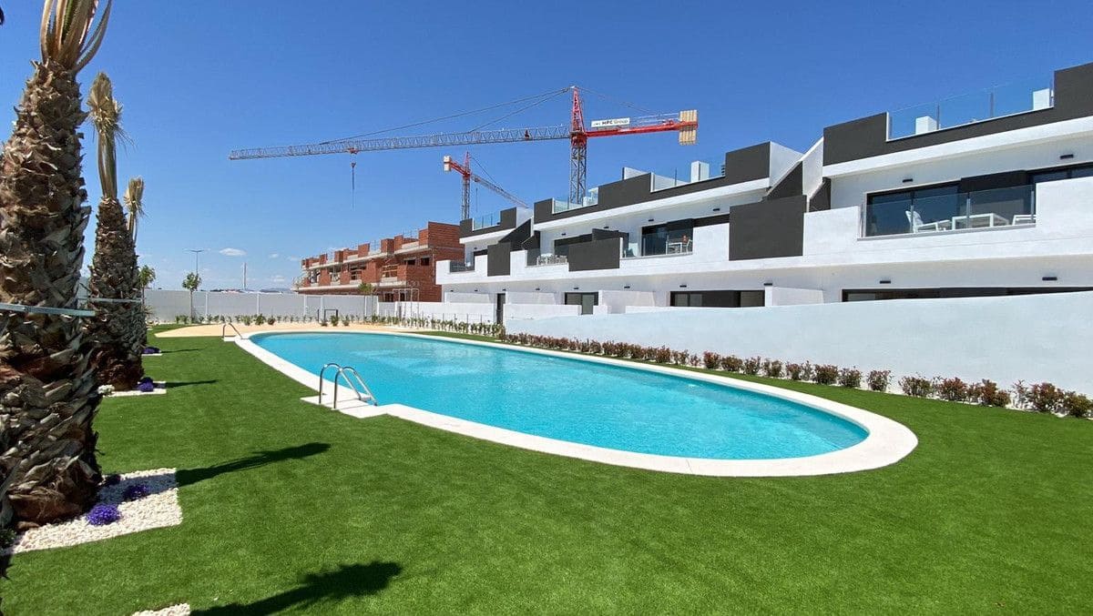 2 chambre Villa/Maison Semi-Mitoyenne à vendre à Orihuela Costa avec piscine - 330 000 € (Ref: 9993495)