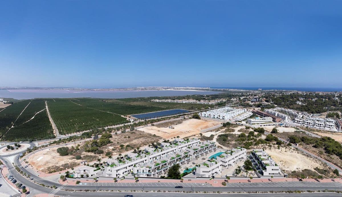 2 chambre Villa/Maison Semi-Mitoyenne à vendre à Orihuela Costa avec piscine - 330 000 € (Ref: 9993495)