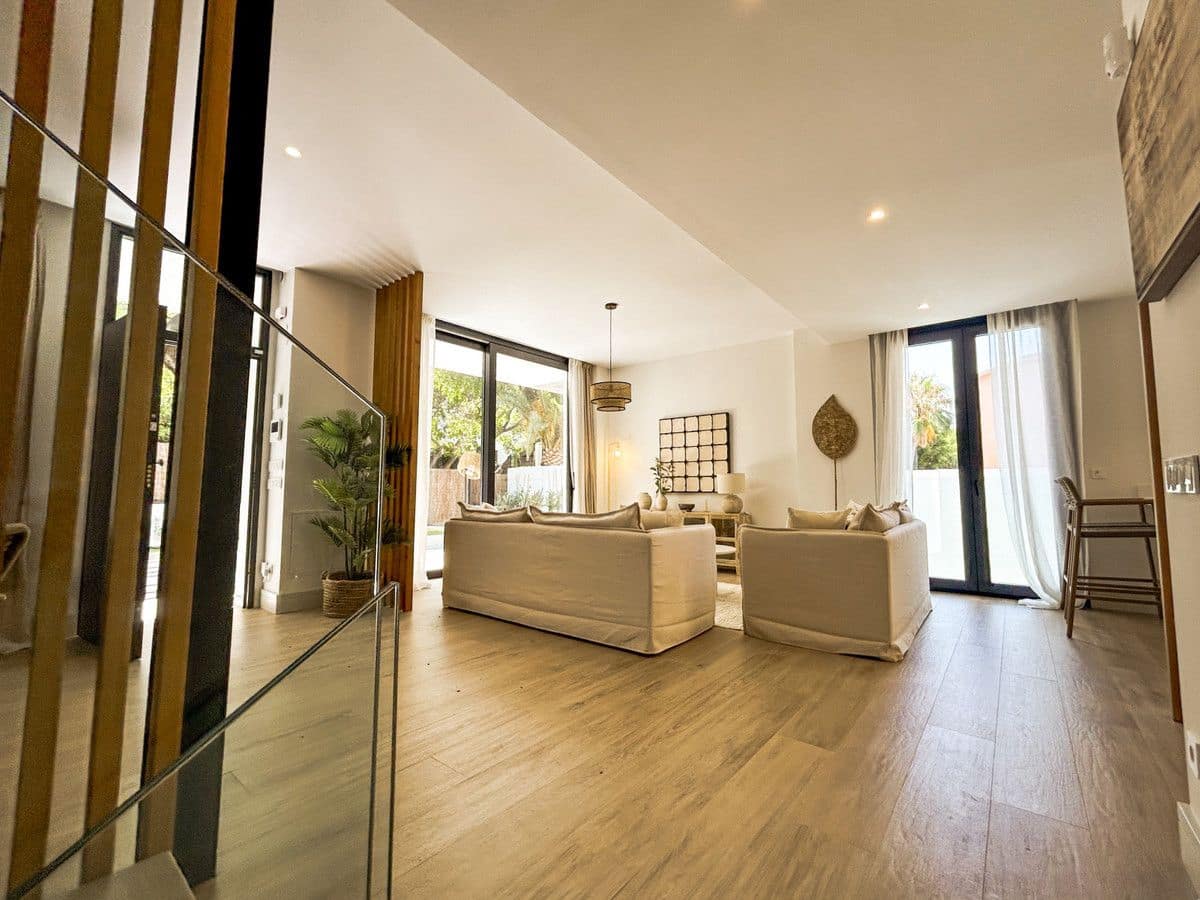 3 soveværelse Villa til salg i Malaga by med swimmingpool - € 1.750.000 (Ref: 9993500)