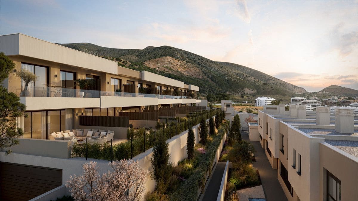 3 makuuhuone Rivitalo myytävänä paikassa Fuengirola mukana uima-altaan - 995 000 € (Ref: 9993512)
