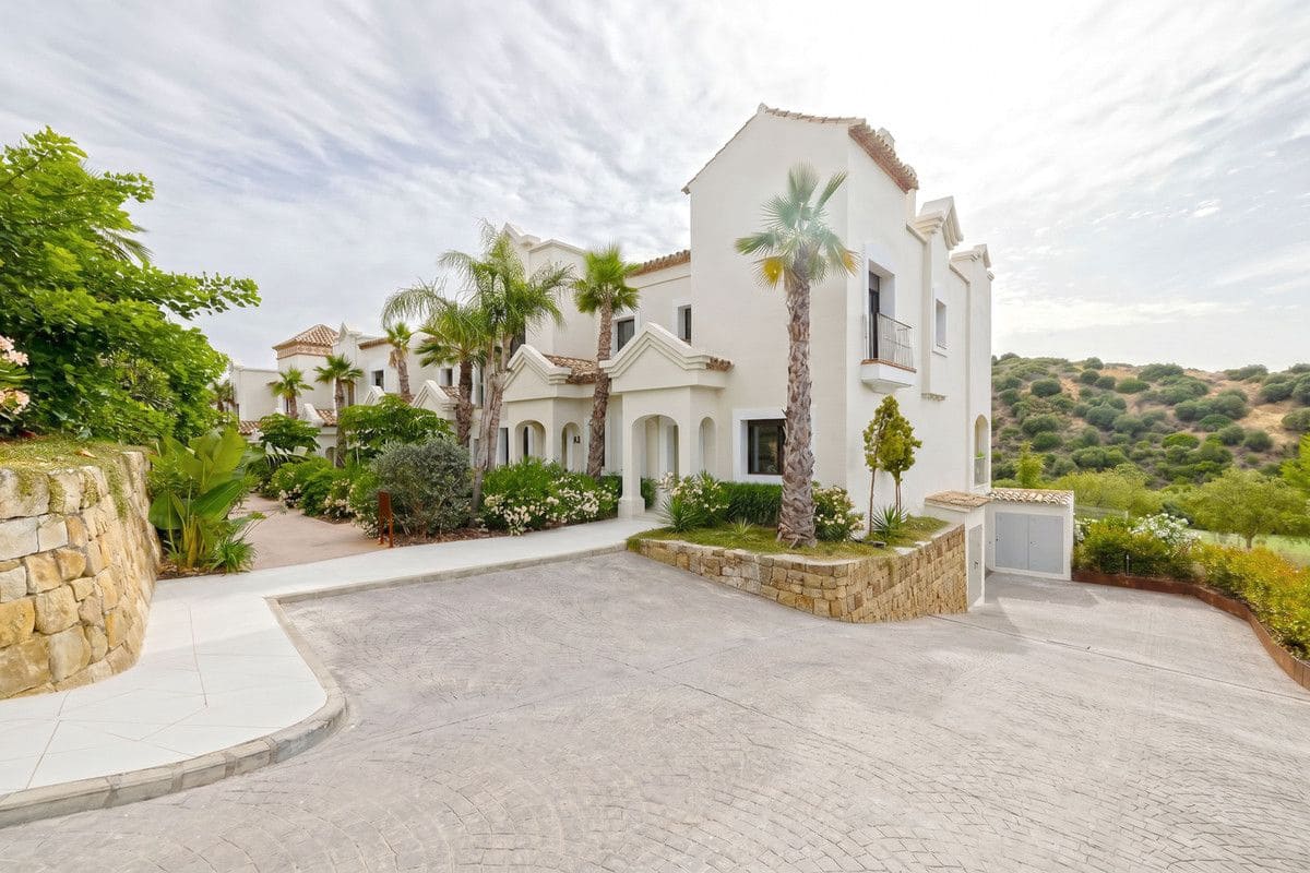 3 camera da letto Villetta Bifamiliare in vendita in Estepona con piscina - 470.250 € (Rif: 9993520)