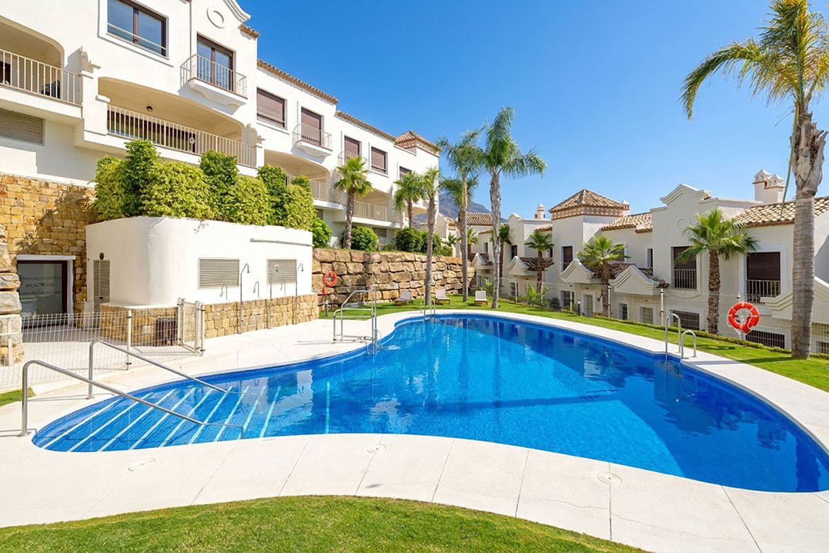 3 makuuhuone Paritalo myytävänä paikassa Estepona mukana uima-altaan - 470 250 € (Ref: 9993520)