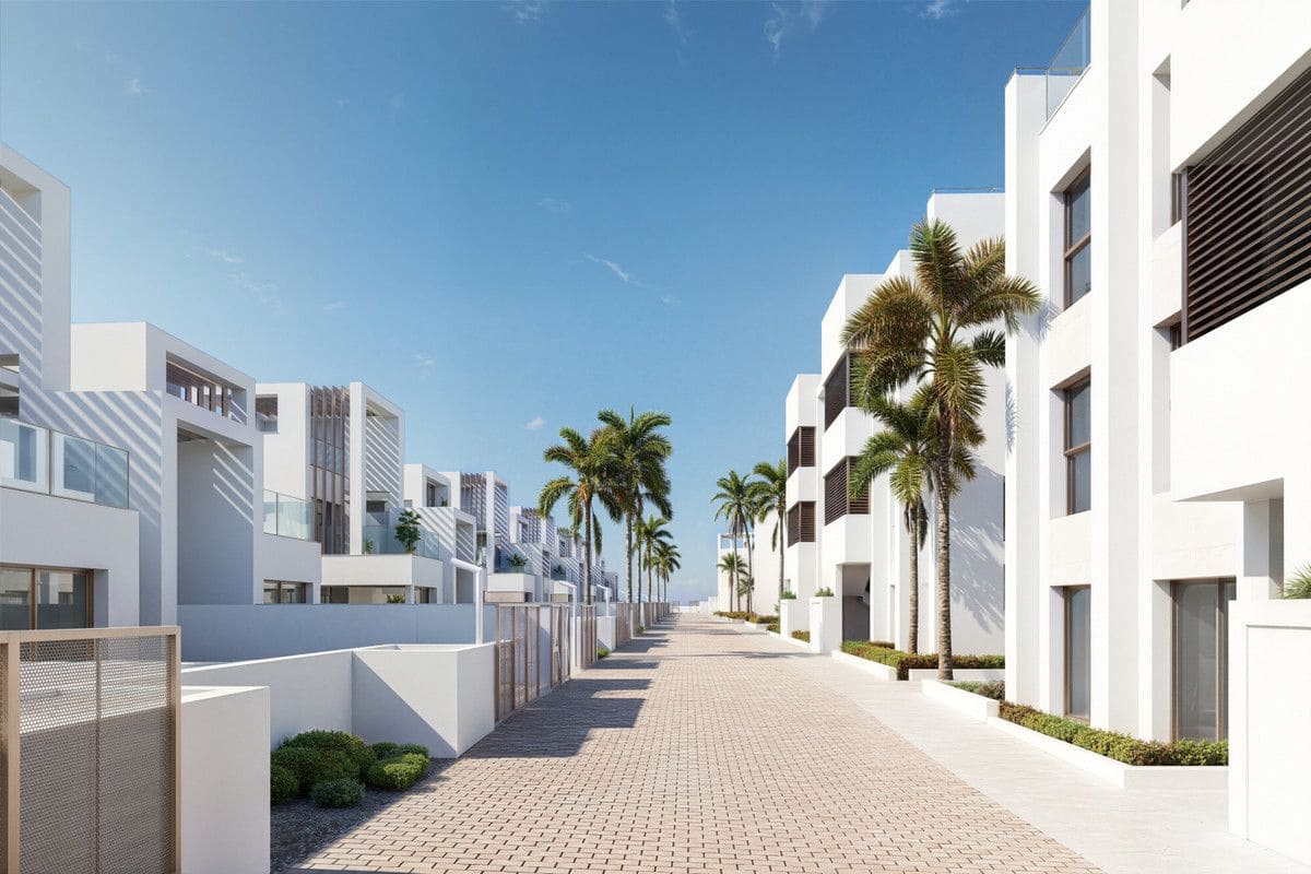 3 soverom Kjedet enebolig til salgs i Los Alcazares med svømmebasseng - € 469 000 (Ref: 9993535)