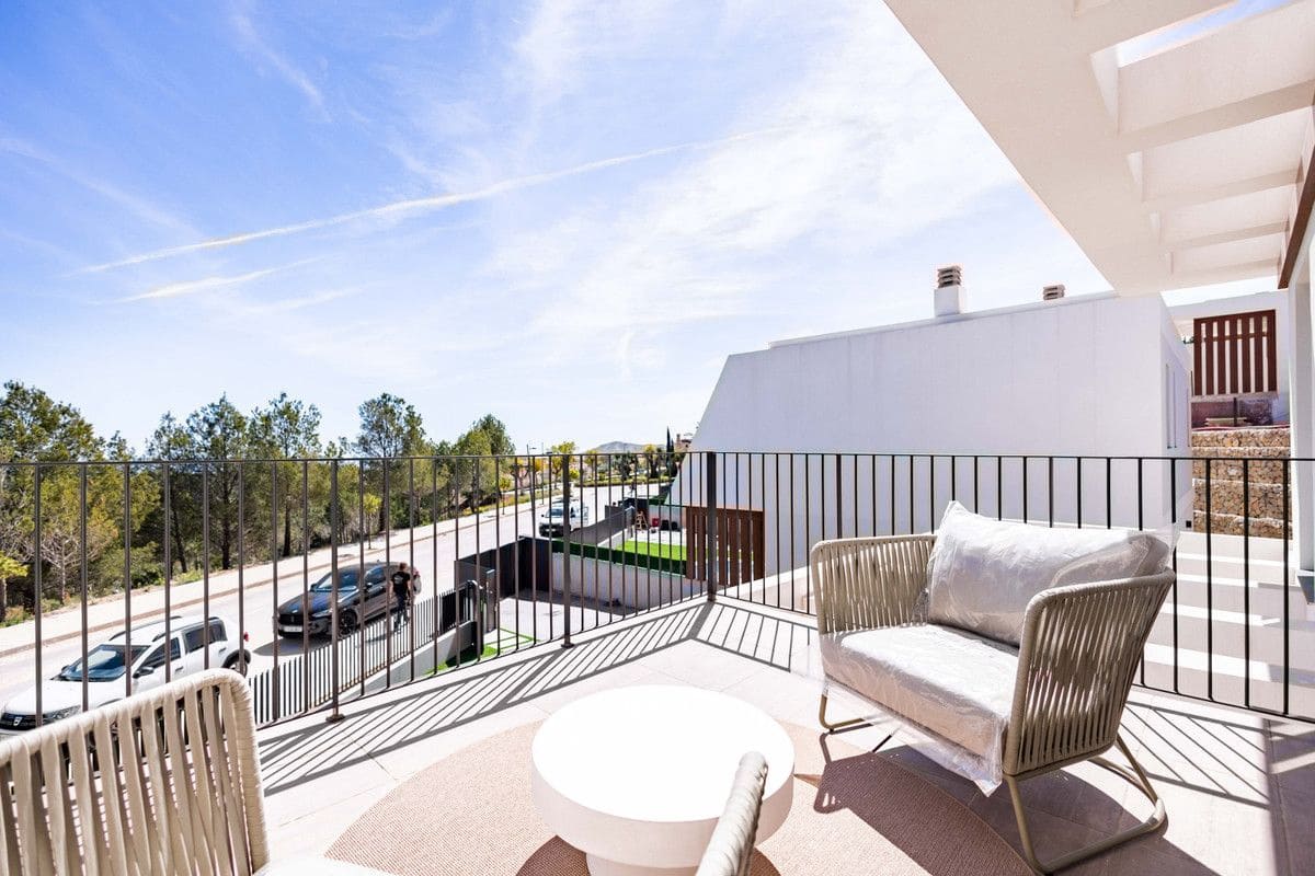 Chalet de 4 habitaciones en Polop en venta con piscina - 768.700 € (Ref: 9994427)