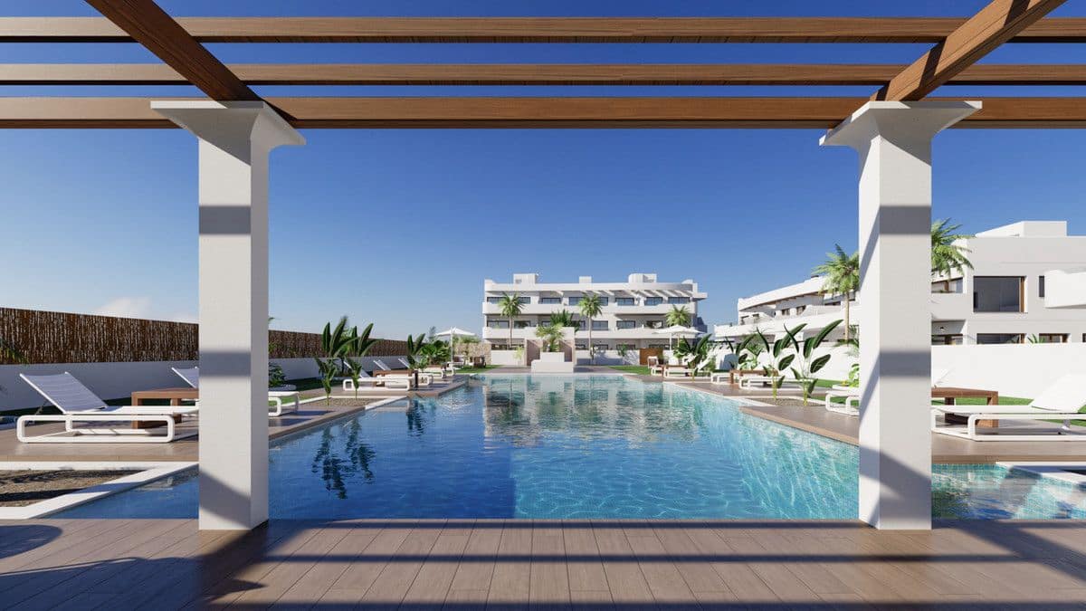 3 soveværelse Lejlighed til salg i Los Alcazares med swimmingpool - € 319.900 (Ref: 9994442)