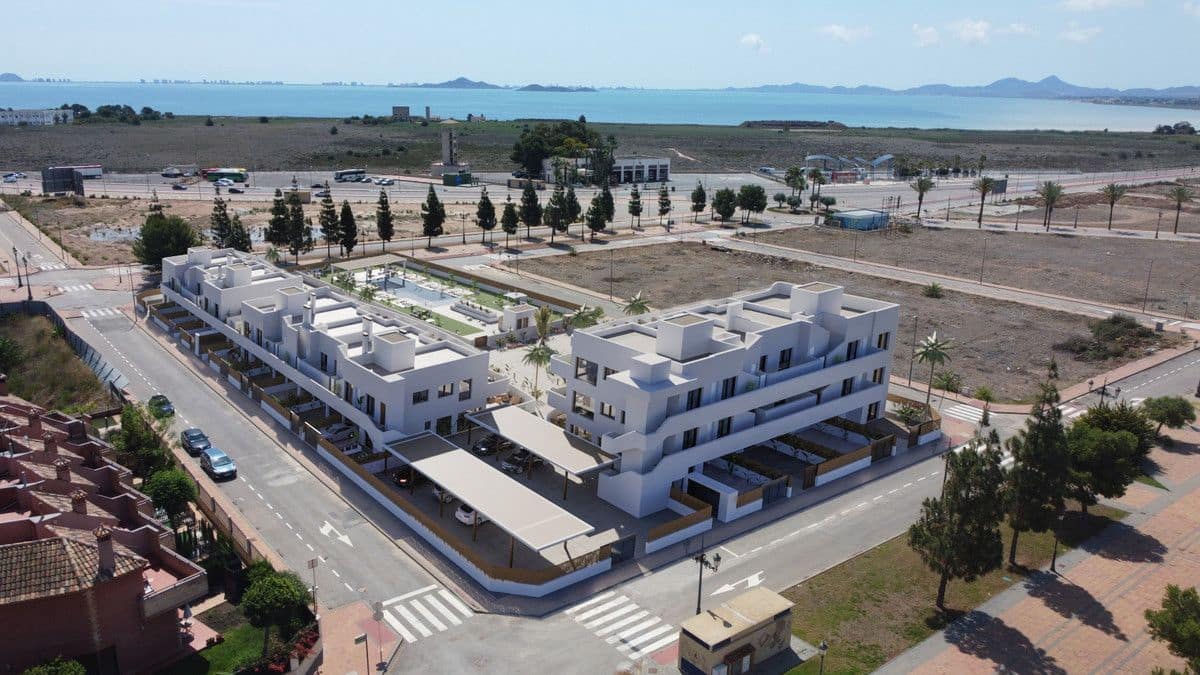 3 soveværelse Lejlighed til salg i Los Alcazares med swimmingpool - € 319.900 (Ref: 9994442)