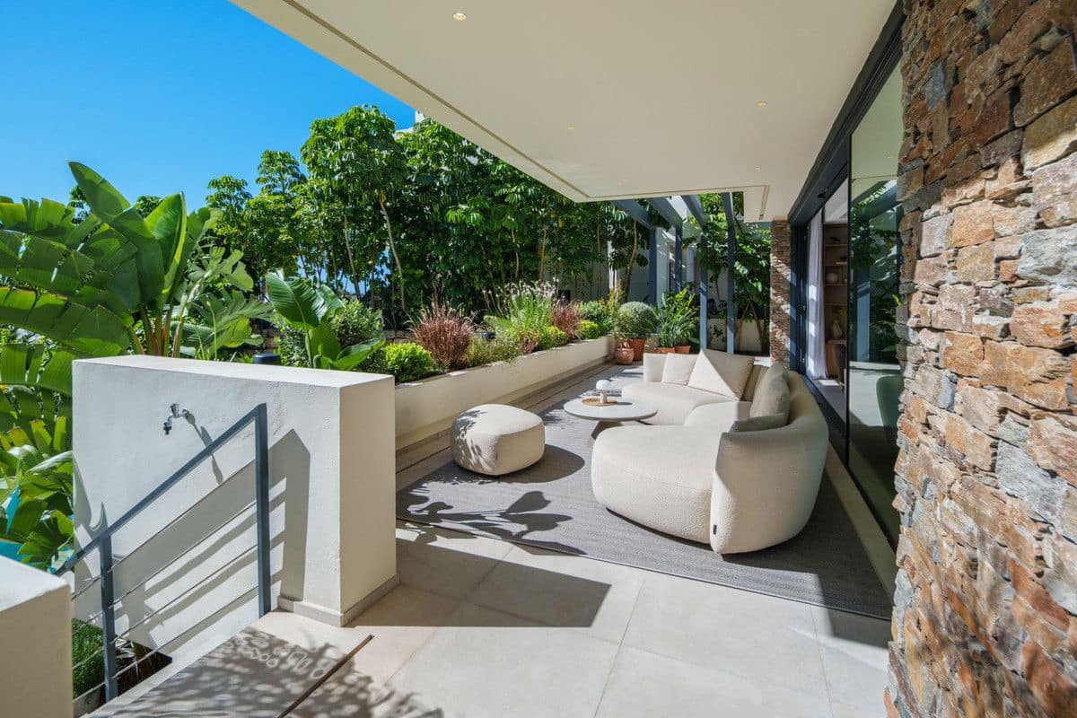 4 soverom Villa til salgs i El Paraiso med svømmebasseng - € 2 750 000 (Ref: 9995257)