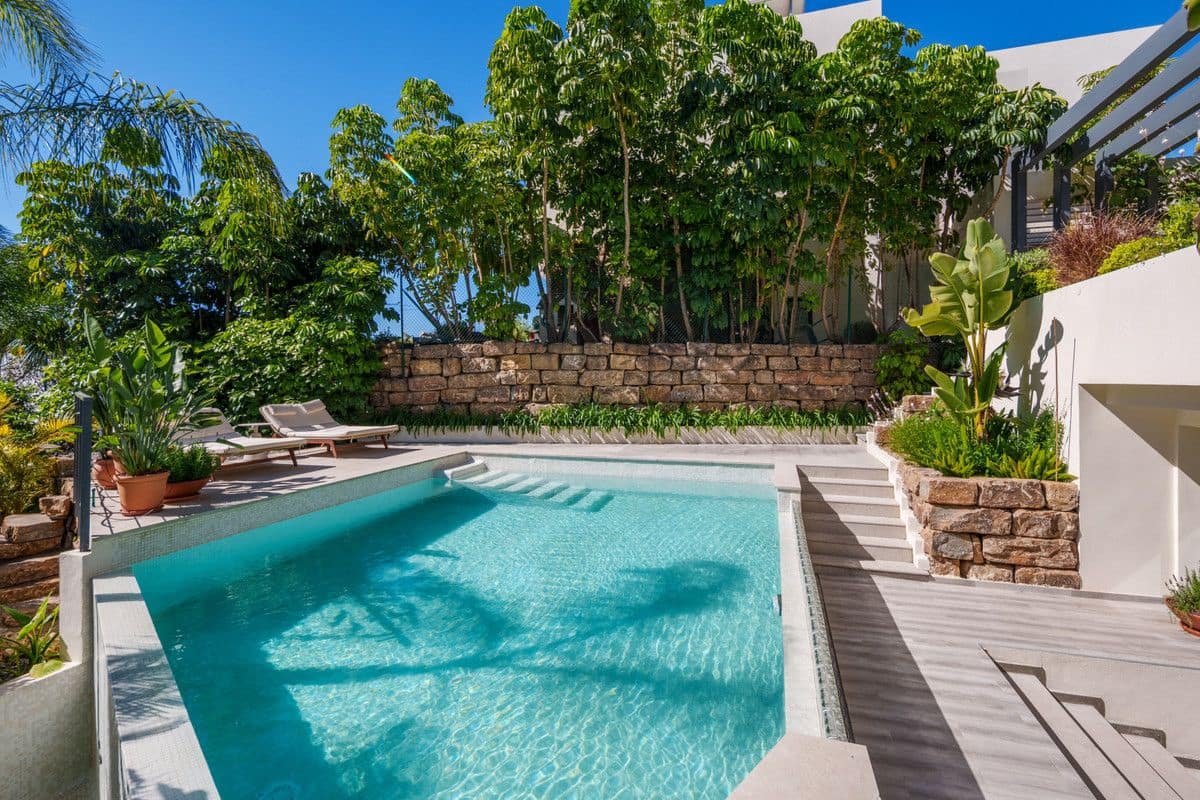 4 soverom Villa til salgs i El Paraiso med svømmebasseng - € 2 750 000 (Ref: 9995257)