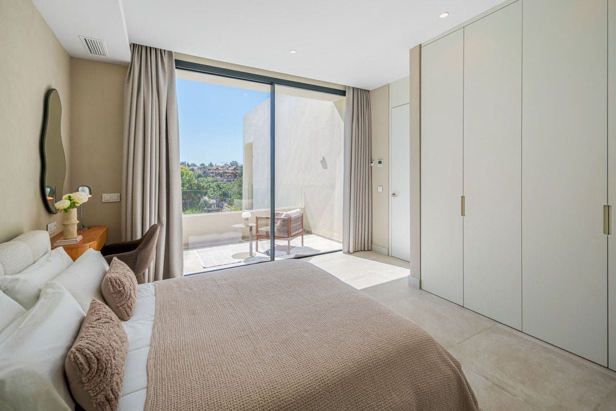 4 soverom Villa til salgs i El Paraiso med svømmebasseng - € 2 750 000 (Ref: 9995257)