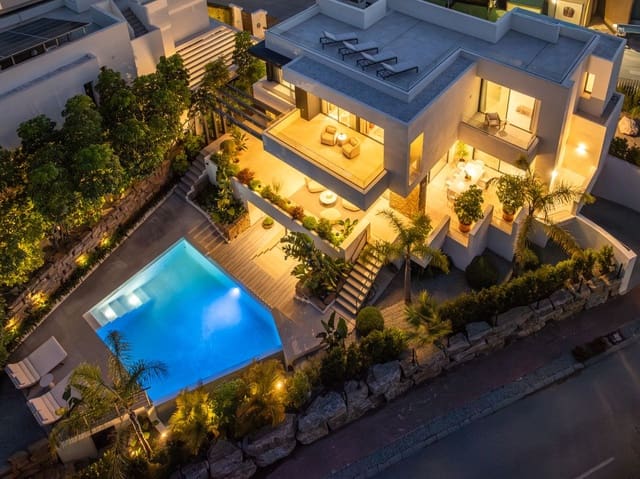 4 soveværelse Villa til salg i El Paraiso, Estepona med swimmingpool - € 2.750.000 (Ref: 9995257)