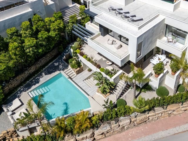4 soveværelse Villa til salg i El Paraiso, Estepona med swimmingpool - € 2.750.000 (Ref: 9995257)