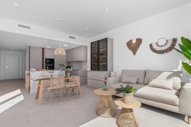 Chalet de 3 habitaciones en Los Alcázares en venta con piscina - 565.000 € (Ref: 9995265)
