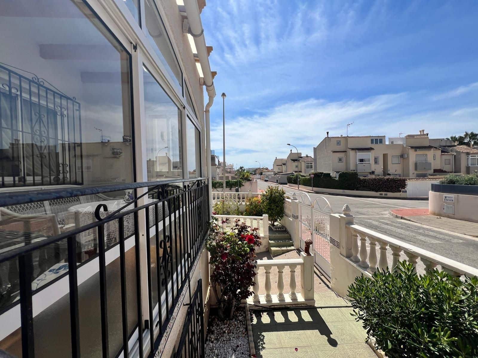 Chalet de 3 habitaciones en Torrevieja en venta con piscina - 315.000 € (Ref: 9995268)