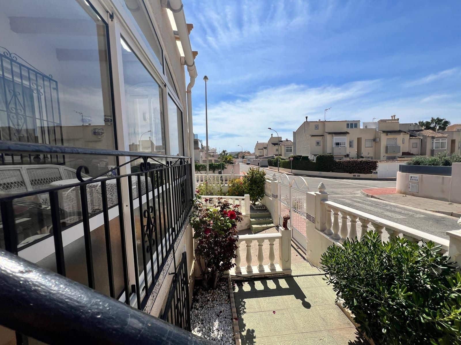 Chalet de 3 habitaciones en Torrevieja en venta con piscina - 315.000 € (Ref: 9995268)