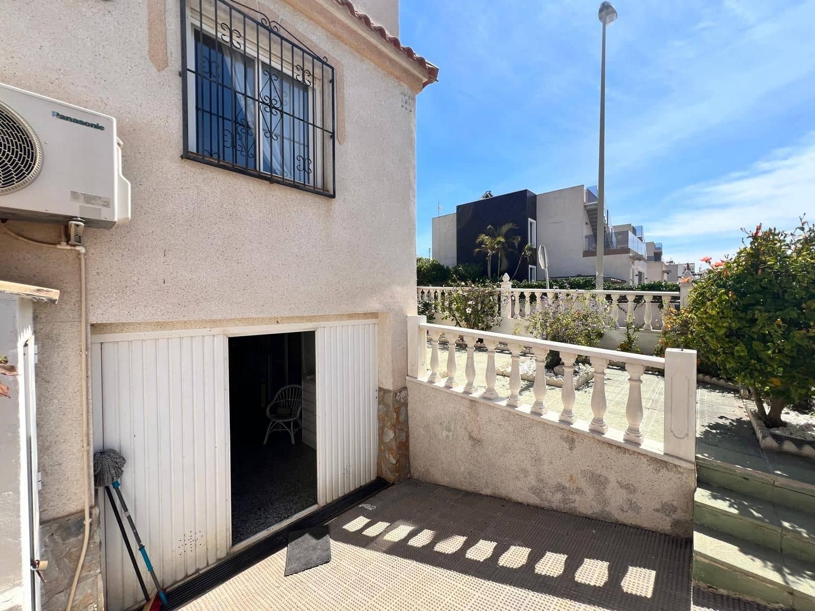 Chalet de 3 habitaciones en Torrevieja en venta con piscina - 315.000 € (Ref: 9995268)