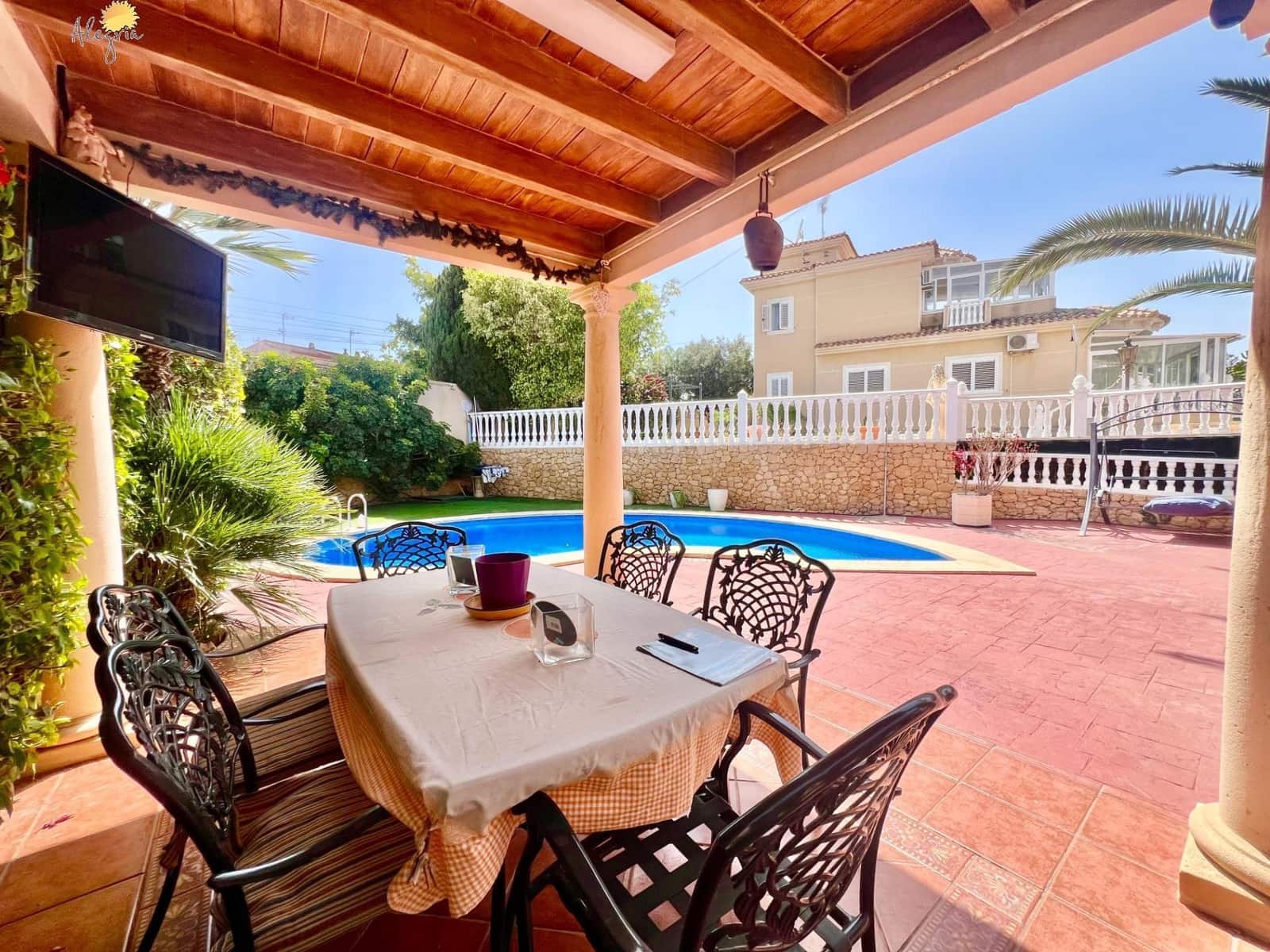 3 bedroom Villa for sale in La Siesta with pool - € 490,000 (Ref: 9995869)