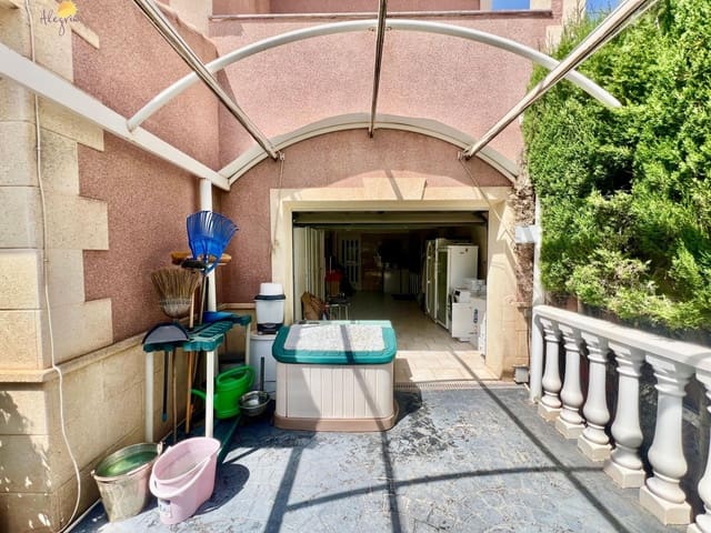 3 bedroom Villa for sale in La Siesta, Torrevieja with pool - € 490,000 (Ref: 9995869)