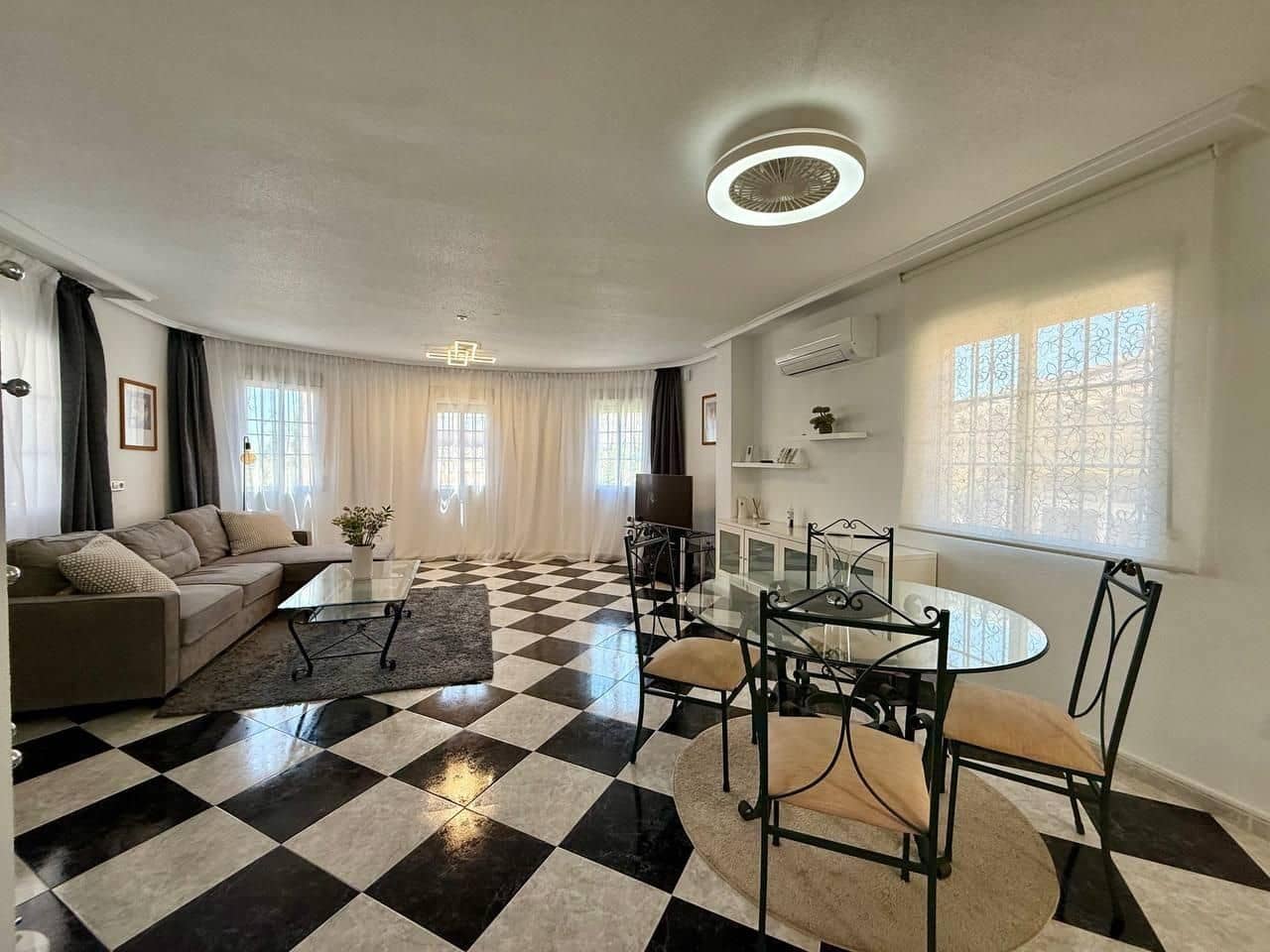 4 slaapkamer Villa te koop in Orihuela Costa met zwembad - € 359.000 (Ref: 9995871)