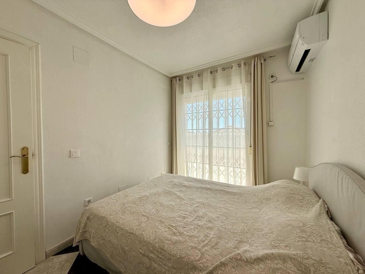 4 slaapkamer Villa te koop in Orihuela Costa met zwembad - € 359.000 (Ref: 9995871)