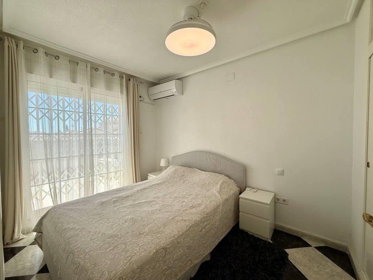 4 slaapkamer Villa te koop in Orihuela Costa met zwembad - € 359.000 (Ref: 9995871)