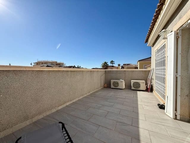 4 slaapkamer Villa te koop in Punta Prima, Orihuela met zwembad - € 359.000 (Ref: 9995871)