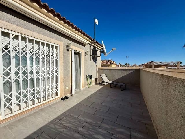 4 slaapkamer Villa te koop in Punta Prima, Orihuela met zwembad - € 359.000 (Ref: 9995871)
