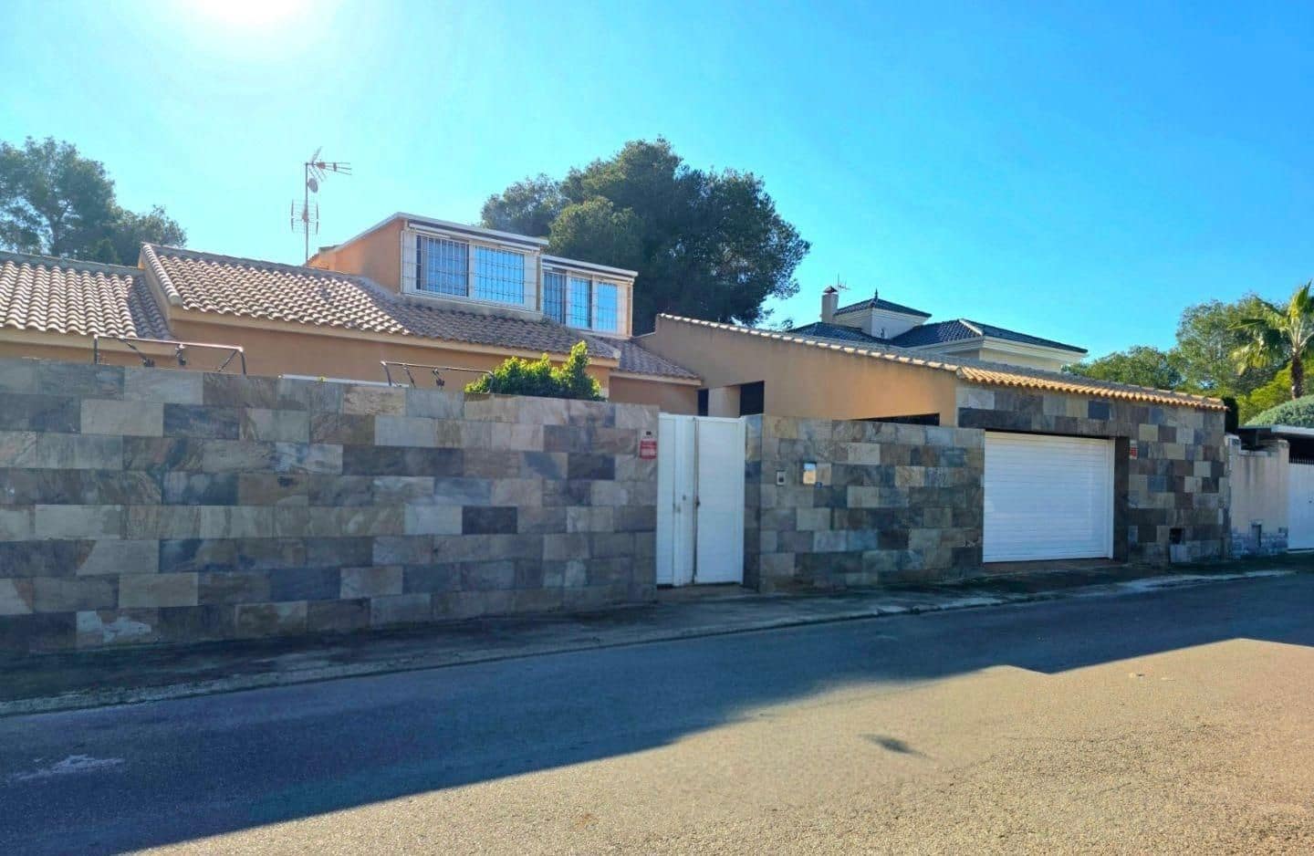 5 sypialnia Willa na sprzedaż w Orihuela Costa z basenem - 739 900 € (Ref: 9995883)