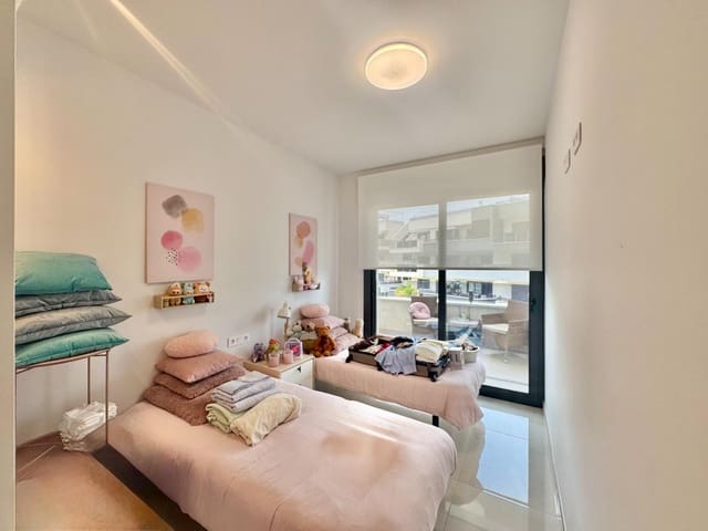 Apartamento de 3 habitaciones en Punta Prima, Orihuela en venta con piscina garaje - 485.000 € (Ref: 9999984)