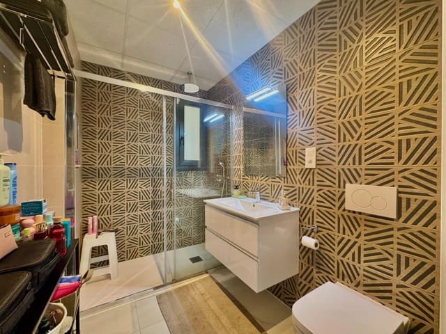 Apartamento de 3 habitaciones en Punta Prima, Orihuela en venta con piscina garaje - 485.000 € (Ref: 9999984)
