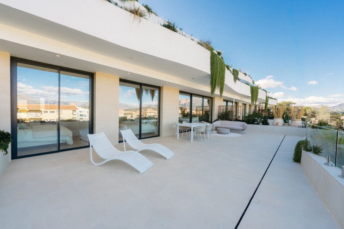 3 bedroom Apartment for sale in Alfaz del Pi / L'Alfas del Pi with pool - € 1,000,000 (Ref: 9999988)