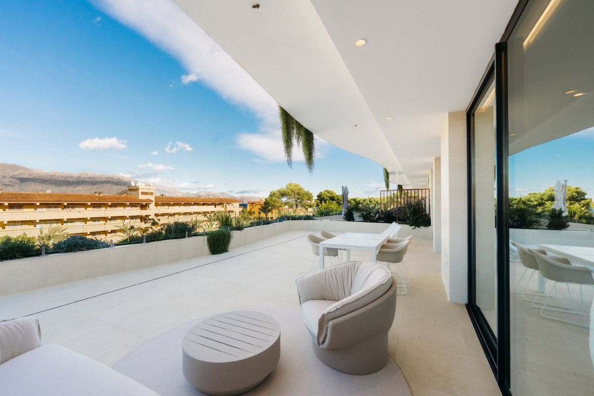 3 bedroom Apartment for sale in Alfaz del Pi / L'Alfas del Pi with pool - € 1,000,000 (Ref: 9999988)