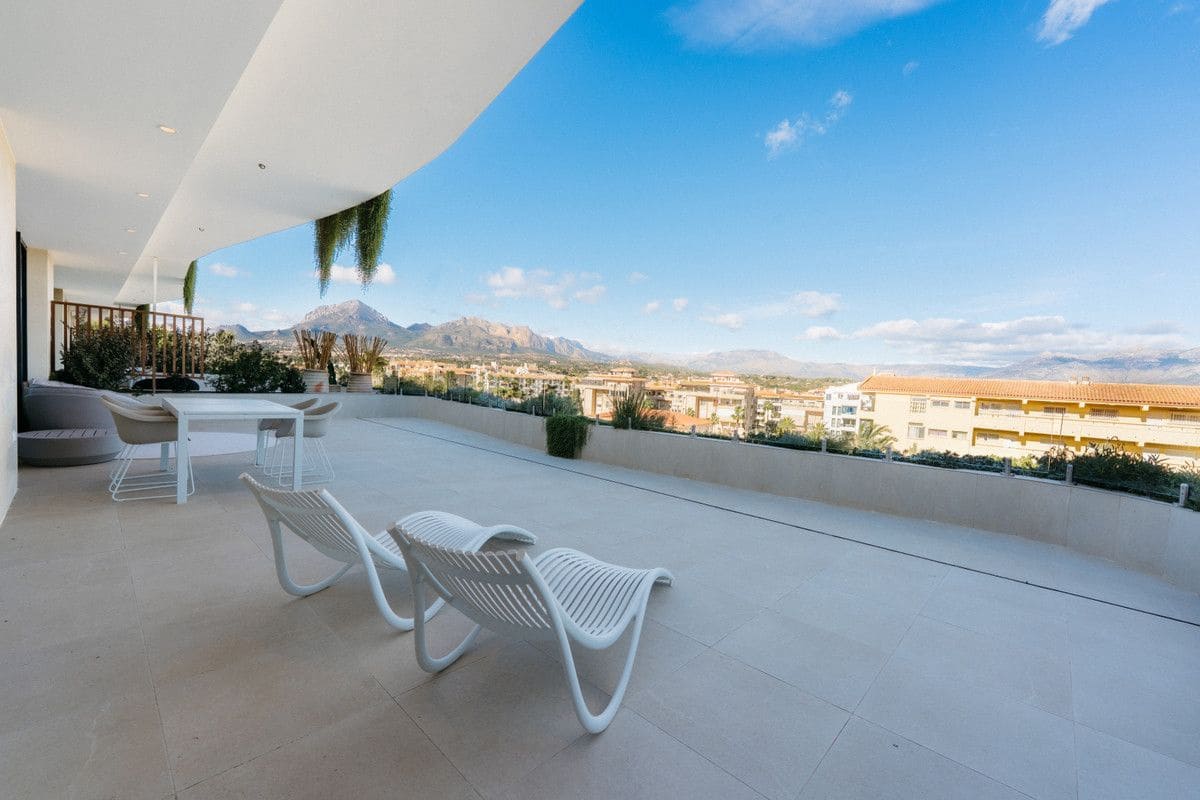 3 bedroom Apartment for sale in Alfaz del Pi / L'Alfas del Pi with pool - € 1,000,000 (Ref: 9999988)