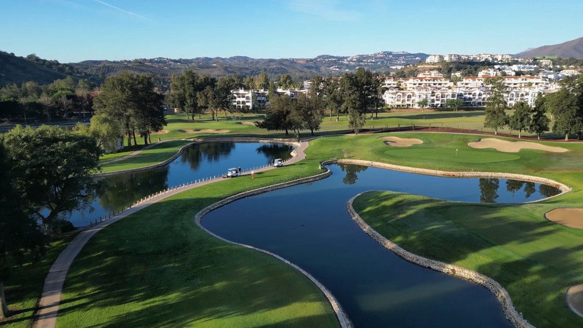 2 slaapkamer Appartement te koop in Mijas met zwembad - € 383.000 (Ref: 9999995)