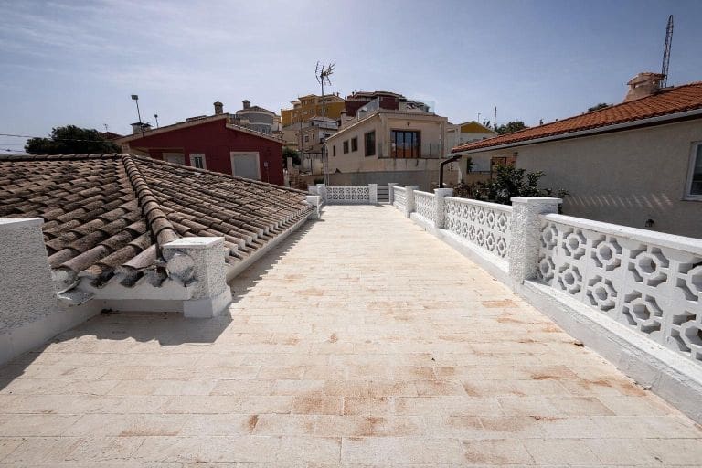 4 soveværelse Villa til salg i El Carmoli med swimmingpool - € 375.000 (Ref: 10029944)