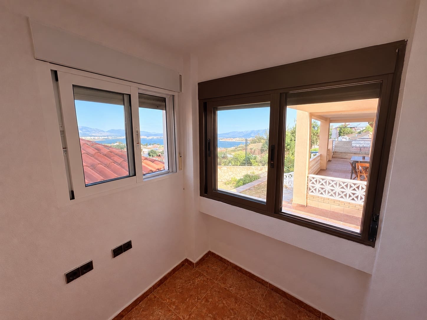 4 bedroom Terraced Villa for sale in Los Nietos with garage - € 230,000 (Ref: 10101346)