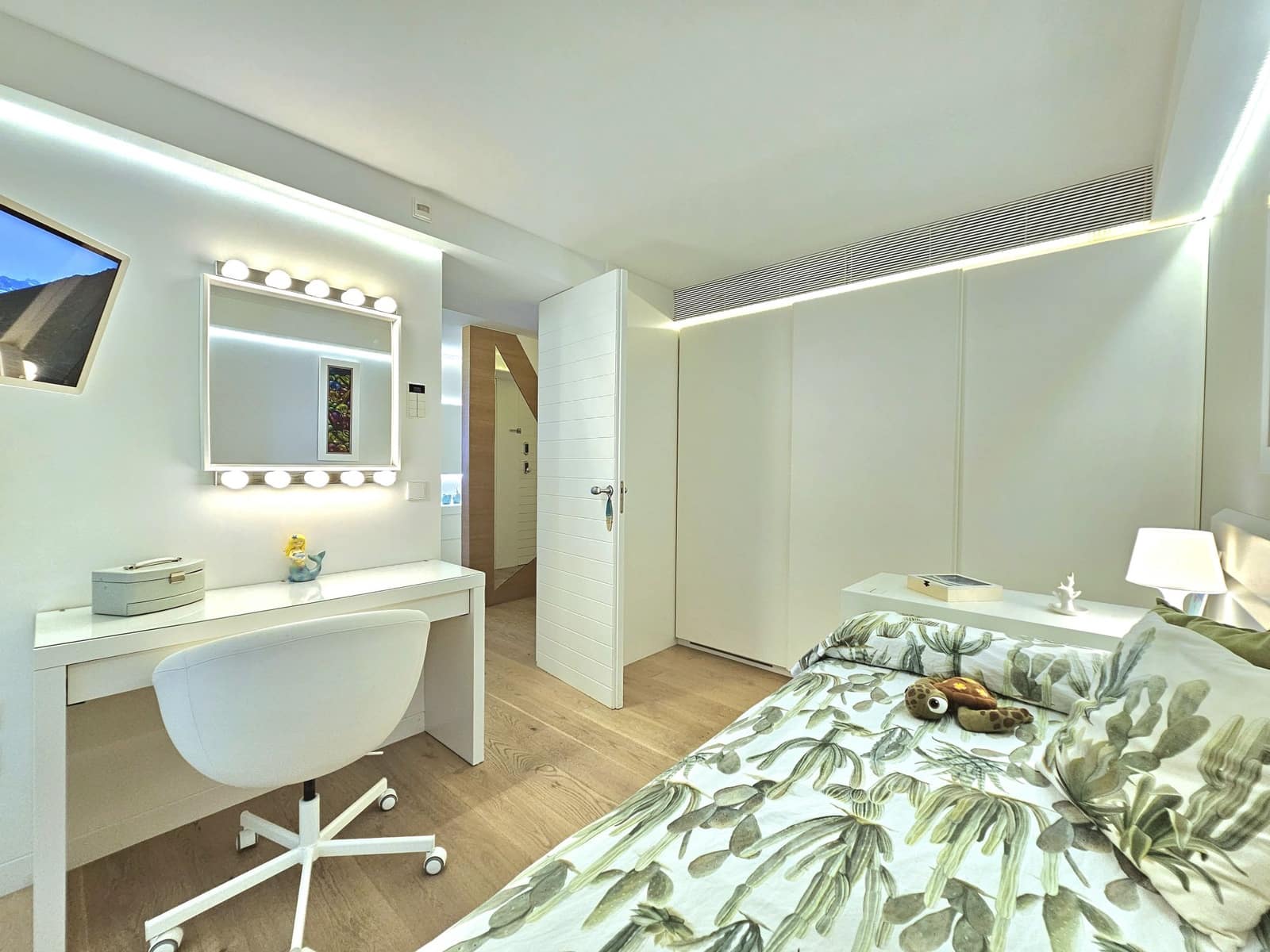 3 bedroom Apartment for sale in La Manga del Mar Menor - € 430,000 (Ref: 8494639)