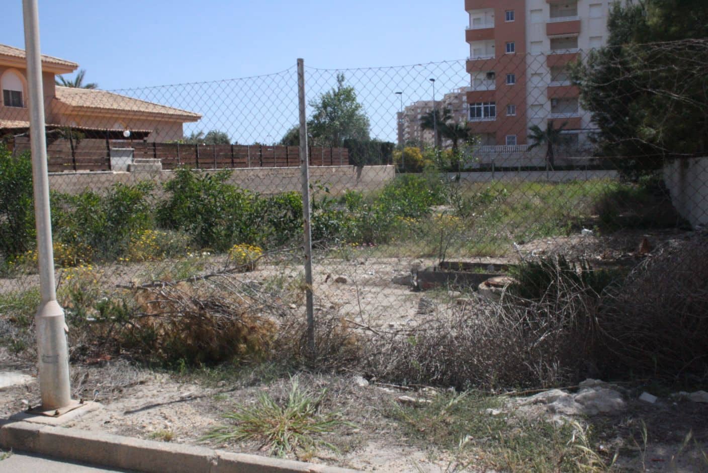Grunde uden byggetilladelser til salg i La Manga del Mar Menor - € 100.000 (Ref: 8494658)