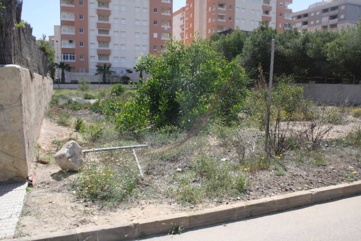Grunde uden byggetilladelser til salg i La Manga del Mar Menor - € 100.000 (Ref: 8494658)