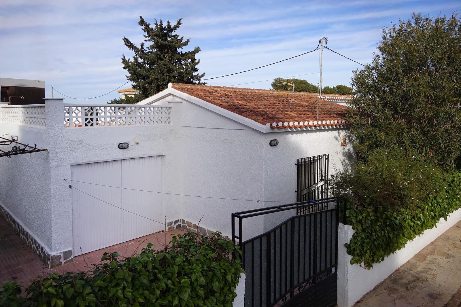 3 soveværelse Bungalow til salg i El Carmoli med swimmingpool garage - € 245.000 (Ref: 8910744)