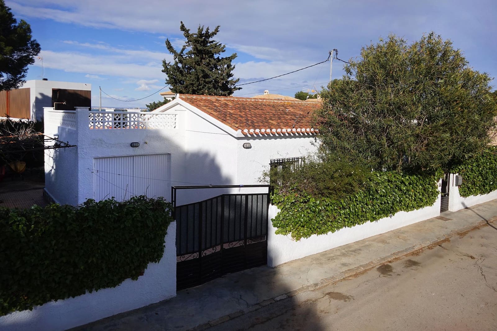 3 soveværelse Bungalow til salg i El Carmoli med swimmingpool garage - € 245.000 (Ref: 8910744)