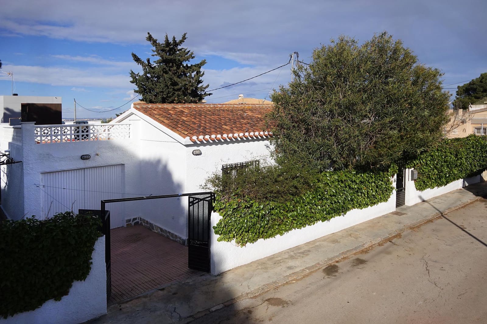 3 soveværelse Bungalow til salg i El Carmoli med swimmingpool garage - € 245.000 (Ref: 8910744)