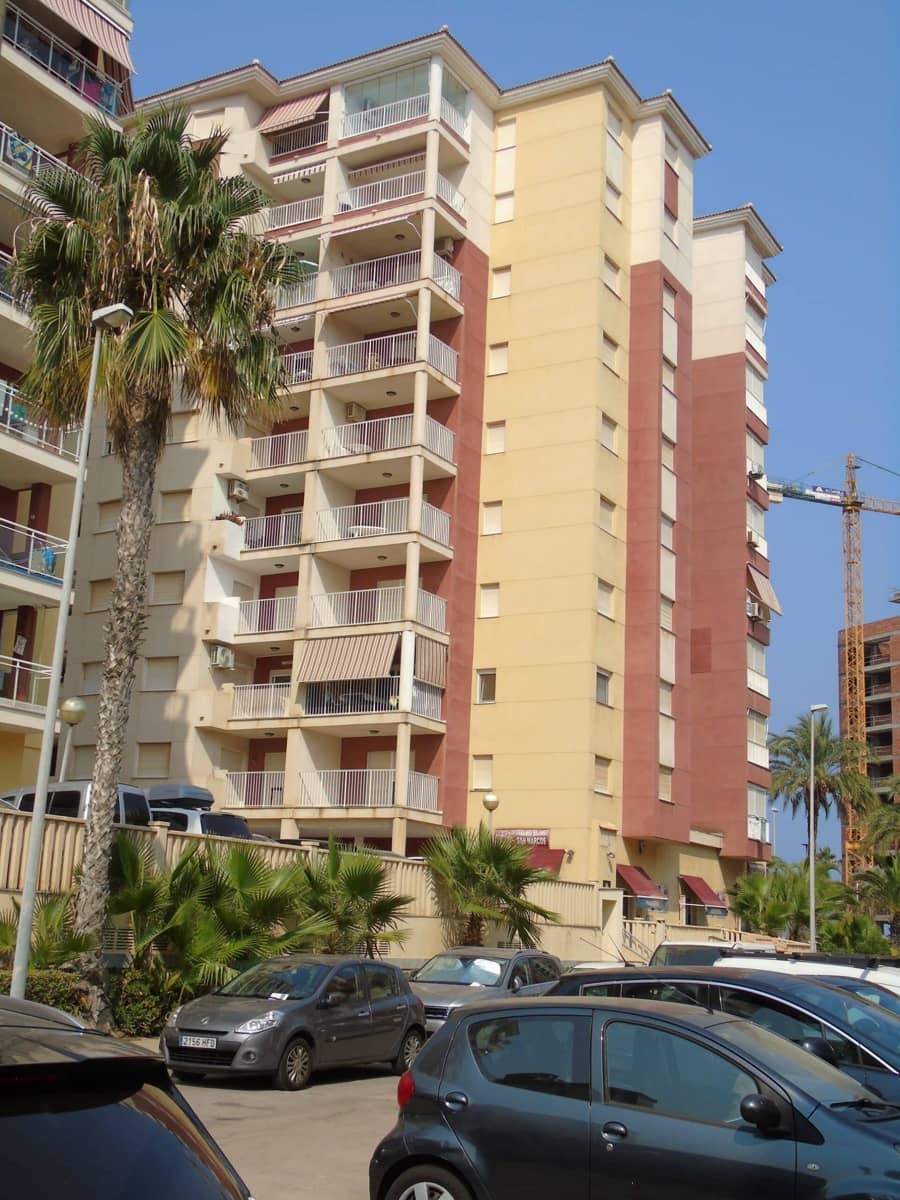 2 bedroom Apartment for sale in La Manga del Mar Menor with pool - € 135,000 (Ref: 9171096)