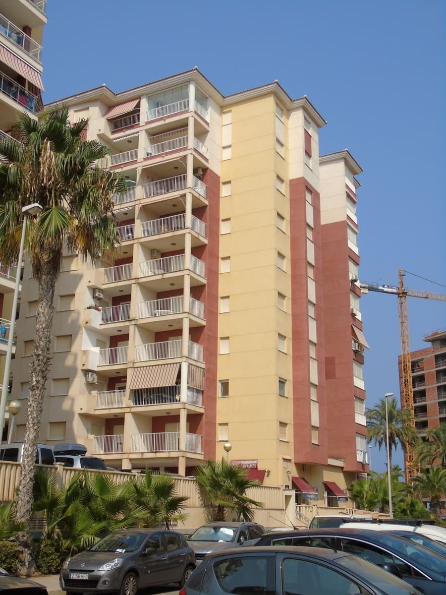 2 bedroom Apartment for sale in La Manga del Mar Menor with pool - € 135,000 (Ref: 9171096)