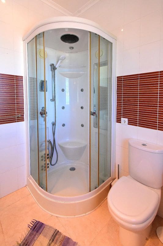 3 sypialnia Willa na sprzedaż w El Carmoli z basenem garażem - 399 000 € (Ref: 9284096)