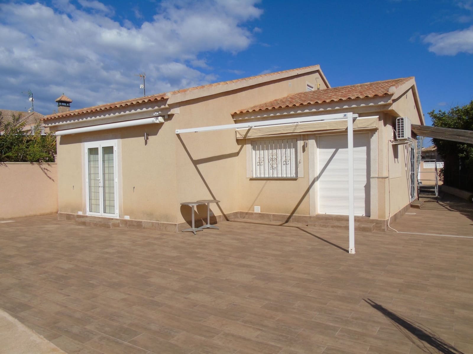 3 bedroom Villa for sale in Playa Honda with pool - € 375,000 (Ref: 9535415)