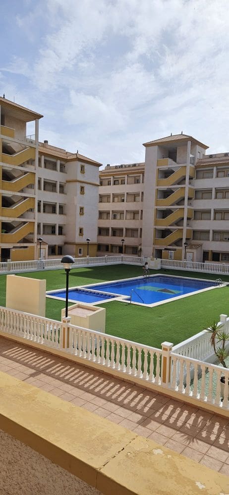 2 sovrum Lägenhet till salu i Mar de Cristal med pool - 150 000 € (Ref: 9906641)